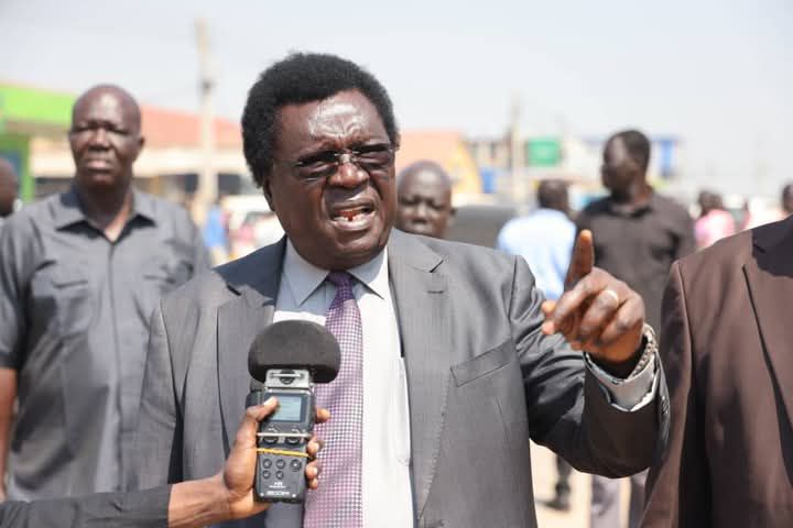 The Governor of Central Equatoria State oversees the removal of street vendors from the Custom Market
