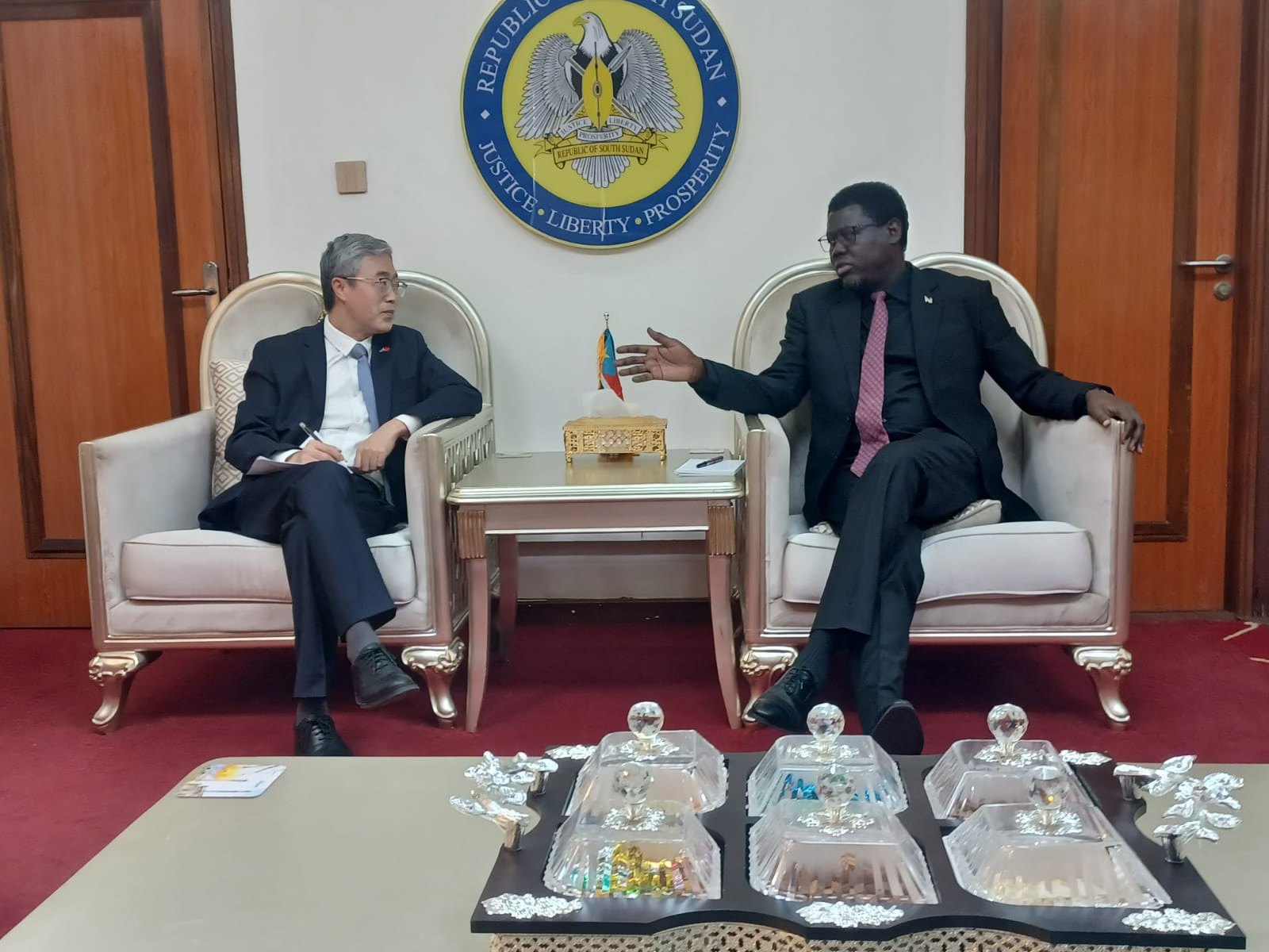 The Deputy Minister of Foreign Affairs and International Cooperation Discusses Strengthening Bilateral Relations with the Chinese Ambassador